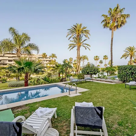 Luxury Beachfront With Private Garden & Pool *