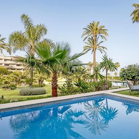 شقة Luxury Beachfront With Private Garden & Pool ماربيا