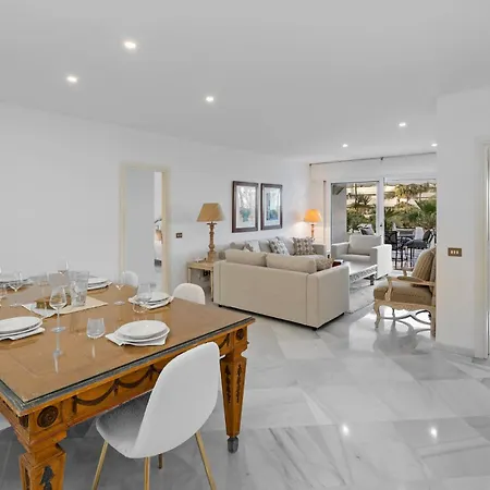 شقة Luxury Beachfront With Private Garden & Pool *