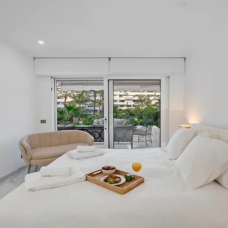 شقة Luxury Beachfront With Private Garden & Pool