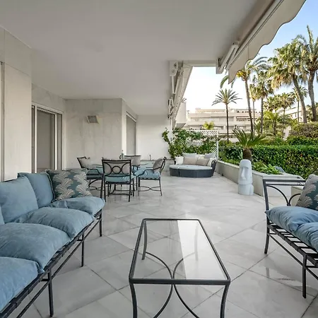 شقة Luxury Beachfront With Private Garden & Pool *