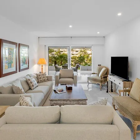 Luxury Beachfront With Private Garden & Pool
