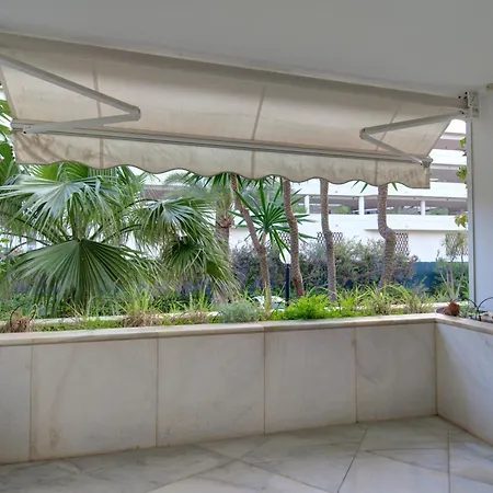 شقة Luxury Beachfront With Private Garden & Pool *