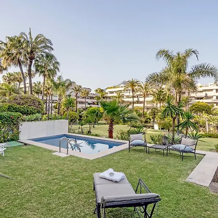 Luxury Beachfront With Private Garden & Pool