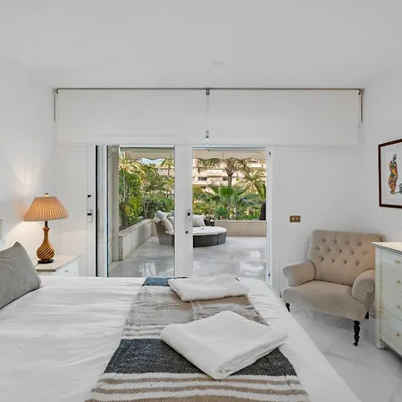 Luxury Beachfront With Private Garden & Pool ماربيا