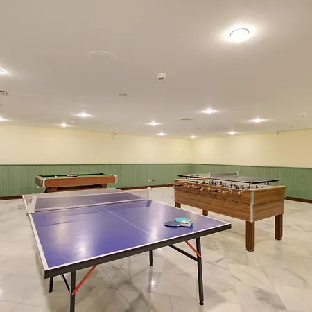 Luxury Beachfront With Private Garden & Pool شقة *