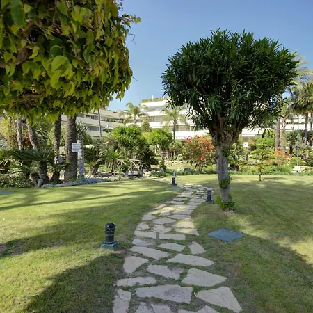 Luxury Beachfront With Private Garden & Pool