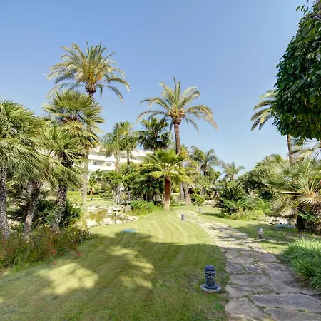 شقة Luxury Beachfront With Private Garden & Pool *