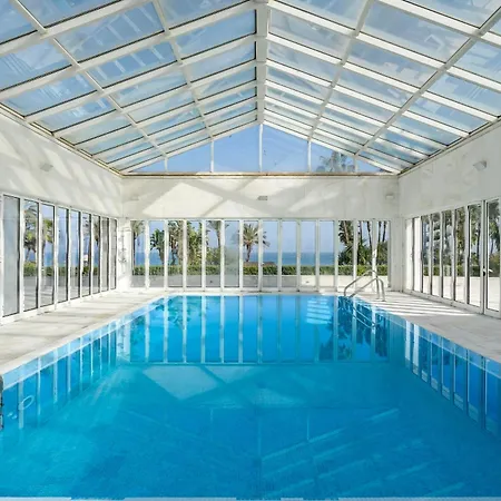 شقة Luxury Beachfront With Private Garden & Pool