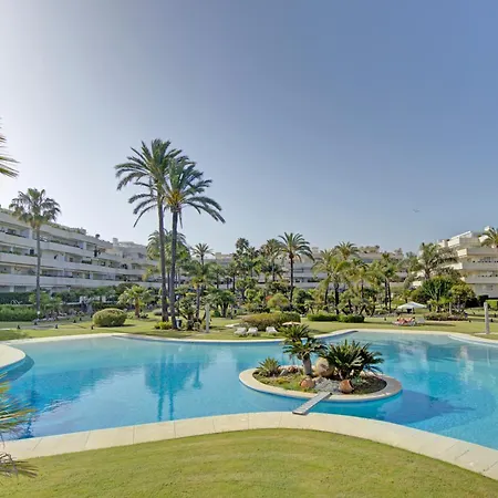 Luxury Beachfront With Private Garden & Pool *