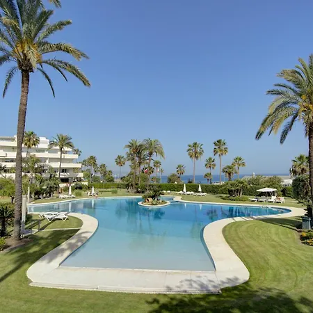 Luxury Beachfront With Private Garden & Pool